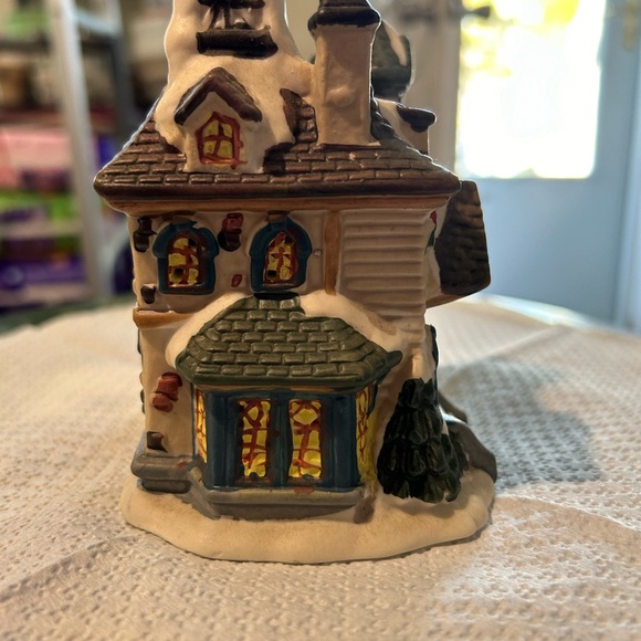 Christmas Village Victorian Hotel part of the Christmas village collection - Picture 4 of 6